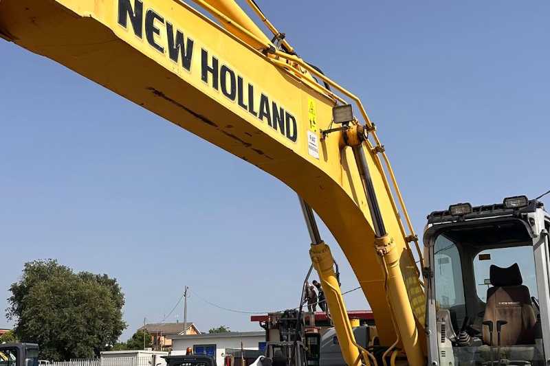 OmecoHub - Immagine NEW HOLLAND E245B